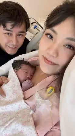 恭喜當爸爸了❤️《黃金》男星「老婆半小時順產」幸福陪伴身旁 孩子性別曝光「長的像爸爸」頭髮超濃密