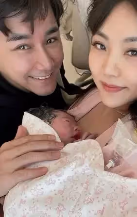 恭喜當爸爸了❤️《黃金》男星「老婆半小時順產」幸福陪伴身旁 孩子性別曝光「長的像爸爸」頭髮超濃密