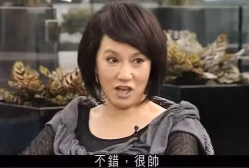 69歲《猛龍過江》苗可秀近照曝光，優雅皺紋爬滿臉，已無當年風情，網友：還是算了吧