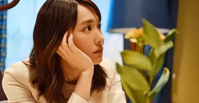 「閨女，咱家的草莓熟了，帶女婿回來摘」「摘不起，再摘就離了」