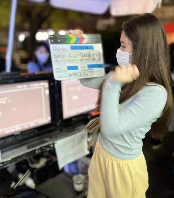 鍾鎮濤女兒被3所名校搶著要!對著鏡頭激動大哭,老爸直言太驕傲