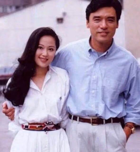 鍾鎮濤女兒被3所名校搶著要!對著鏡頭激動大哭,老爸直言太驕傲