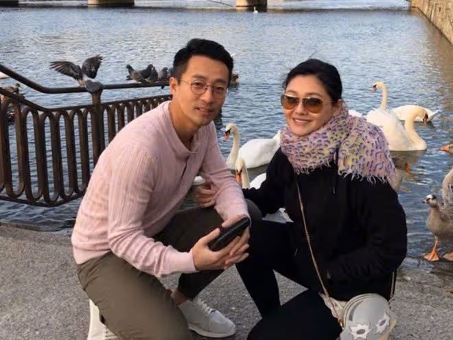 曝汪小菲為爭女打架,被酒瓶砸頭牙齒都打掉,本尊開直播面容消瘦