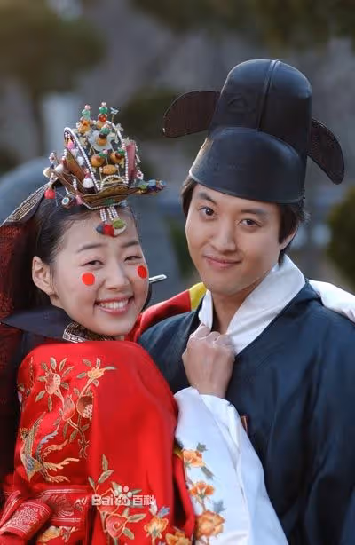 孫藝珍結婚韓智慧曬照,嫁入豪門10年婚姻幸福,生女後依然青春