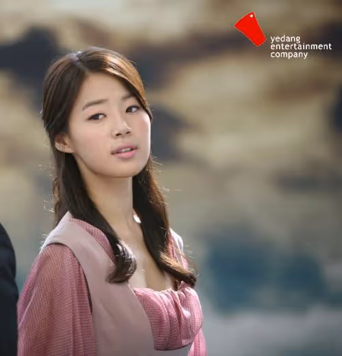 孫藝珍結婚韓智慧曬照,嫁入豪門10年婚姻幸福,生女後依然青春