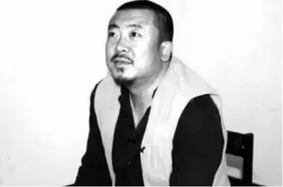 最囂張逃犯！作案後「潛伏娛樂圈13年」出演40多部影片　直到爆紅「獲獎才被警方認出」帶走