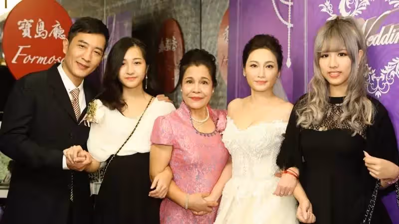 失婚花心尪16年!方文琳放下「送愛女參加前夫婚禮」婆婆看到她「馬上找大姑出來」暖淚:無所求了