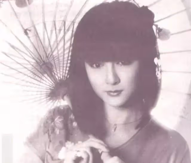 單身40年!奶奶級女星「逆天凍齡比劉曉慶美」淡出10年「74歲還像少女」:心態是重點