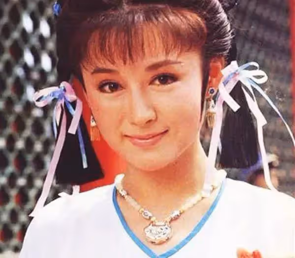 單身40年!奶奶級女星「逆天凍齡比劉曉慶美」淡出10年「74歲還像少女」:心態是重點