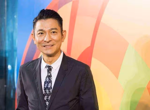 TVB老戲骨靈堂送別丈夫，因其生前感染新冠，故親友無法瞻仰儀容