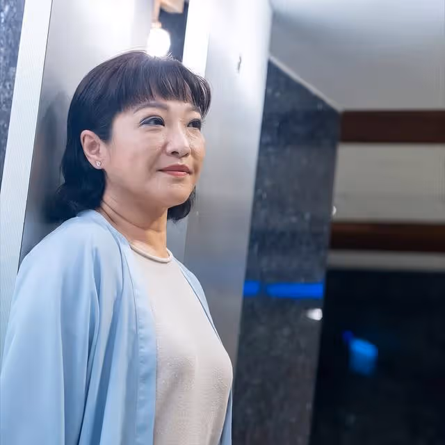TVB老戲骨靈堂送別丈夫，因其生前感染新冠，故親友無法瞻仰儀容