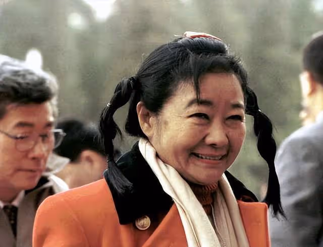 香港傳奇女富豪去世15年，千億資產仍未解封，弟弟為爭產欠債千萬