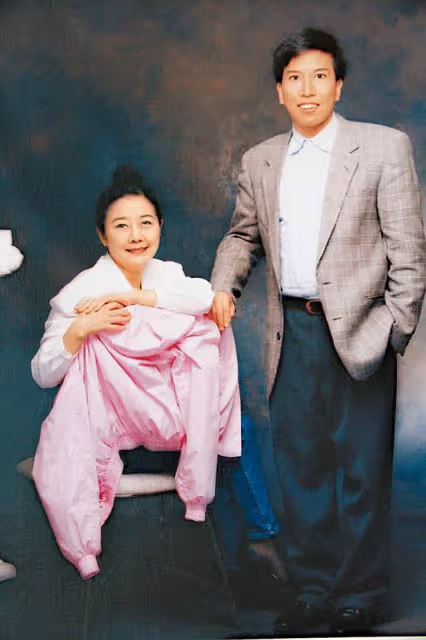香港傳奇女富豪去世15年，千億資產仍未解封，弟弟為爭產欠債千萬