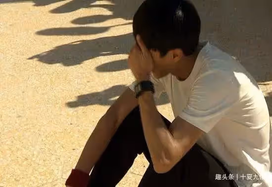 養岳父母十年，兒子嘴饞夾排骨，岳母護孫心切搶回來女婿心寒離開