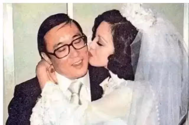 何莉莉：26歲嫁香港富商，幫丈夫撫養私生子，70歲獨攬70億資產
