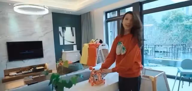 10歲女兒轉學到上海，學習有點吃力，蔡少芬：上海買菜比香港方便