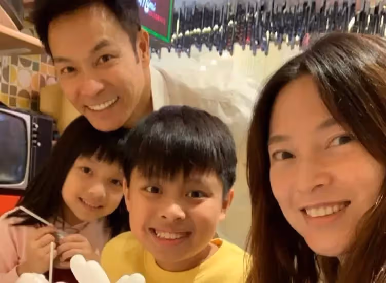 57歲郭晉安近況曝光,慘被女兒質疑是「大話精」,罕見曬娃12歲兒子近1米7帥氣逼人,9歲女兒烏黑長髮大眼「像媽媽」