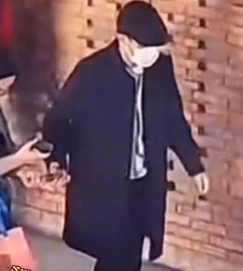 劉德華街頭拍戲被偶遇,60歲狀態依舊能打,平易近人沒架子,該他紅