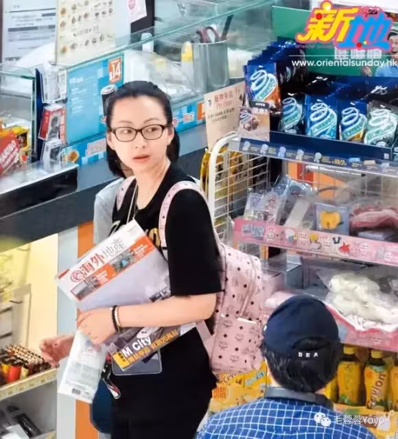 溫兆倫罕與第三任妻子同框,滿臉皺紋依舊帥氣,小20歲妻子太好看,直言:愛你衰老的臉上痛苦的皺紋