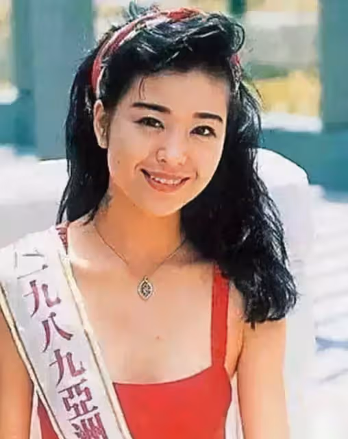 她,20歲出道,21歲喪夫,交往過30任男友,30歲再婚無視老公外面有紅顏:終於活成自己想要的樣子