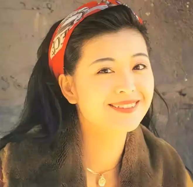 她，20歲出道，21歲喪夫，交往過30任男友，30歲再婚無視老公外面有紅顏：終於活成自己想要的樣子