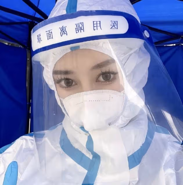 女網紅化濃妝做防疫志願者，被罵後曬六張圖回應，照片細節獲贊