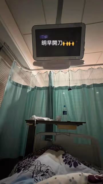 譚詠麟乾兒子騎車出意外!躺病床一臉憔悴,肩膀骨移位需動手術