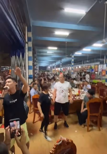 譚詠麟乾兒子騎車出意外!躺病床一臉憔悴,肩膀骨移位需動手術