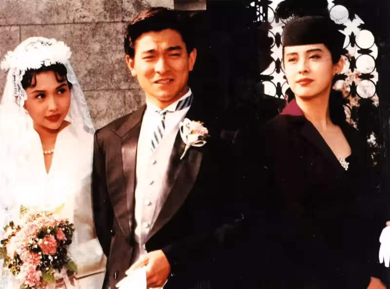從棄嬰到一代美後!謝霆鋒媽媽「婚後和飛行員一見鐘情」堅定離婚 「再婚被稱三公婆」吻前夫擁現任