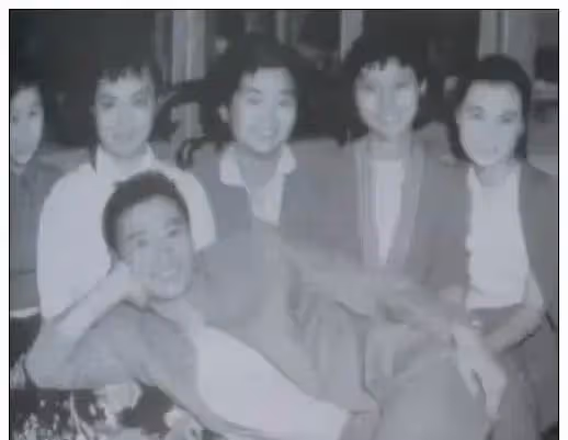 從棄嬰到一代美後!謝霆鋒媽媽「婚後和飛行員一見鐘情」堅定離婚 「再婚被稱三公婆」吻前夫擁現任