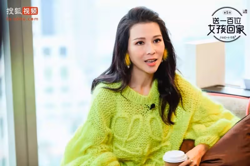 代母還賭債！蔡少芬「香港小姐爆紅」被媽獻給富豪　終遇真愛生兩女一子：今年48歲享受家庭生活