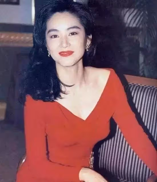 28年豪門婚姻,67歲影后被爆離婚「拿80億贍養費」 不忍了「霸氣回覆14字」揭婚姻現況