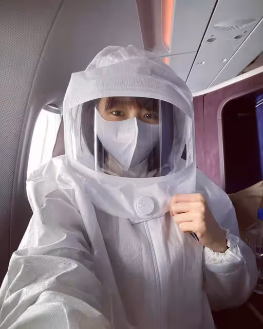 林明禎十級戒備太空裝上機 竟忘記呢樣被網民追問佢咁答﹗