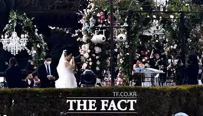 孫藝珍玄彬大婚,換4套婚紗!國家級歌手唱祝歌,堪比頒獎典禮?