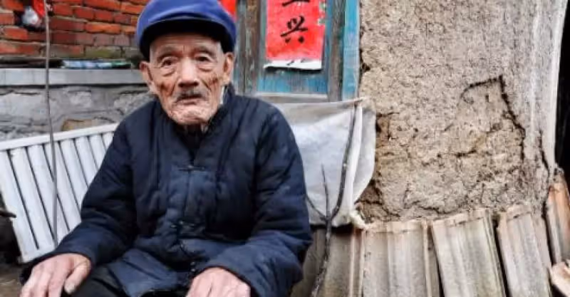 窮鄰居來借錢，叔叔送去2萬，五年後鄰居發達，叔叔傻了眼