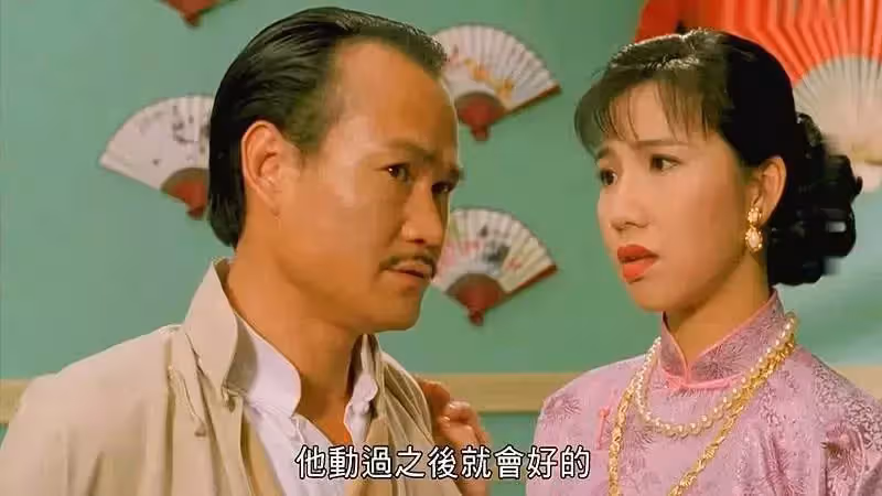 55歲「晶女郎」關秀媚近照曝光,皮膚緊致保養得宜顯年輕,凍齡如少女,如今現身身材不輸當年,隱退15年罕見和男友齊露面