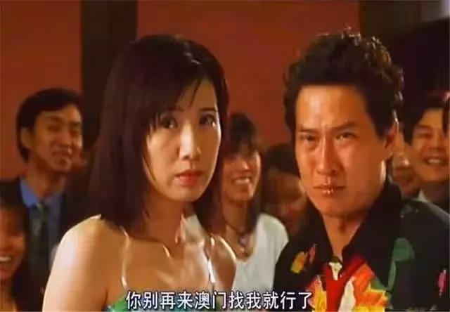 55歲「晶女郎」關秀媚近照曝光,皮膚緊致保養得宜顯年輕,凍齡如少女,如今現身身材不輸當年,隱退15年罕見和男友齊露面