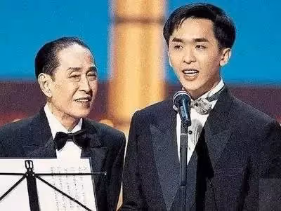 鄧兆尊表面上是香港龍套,實際坐擁幾十億,同時給三個女友發工資
