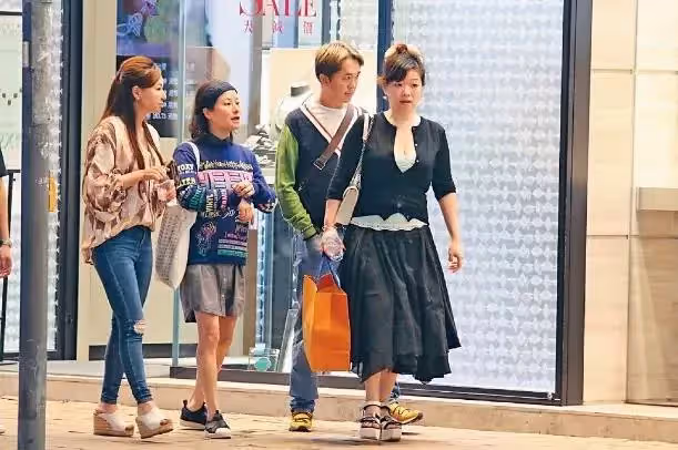 鄧兆尊表面上是香港龍套,實際坐擁幾十億,同時給三個女友發工資