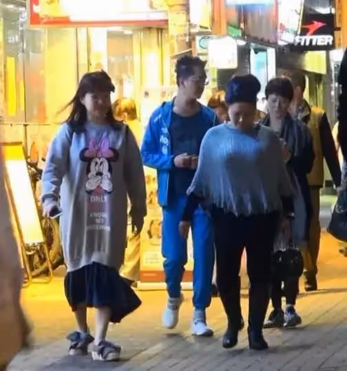 鄧兆尊表面上是香港龍套,實際坐擁幾十億,同時給三個女友發工資