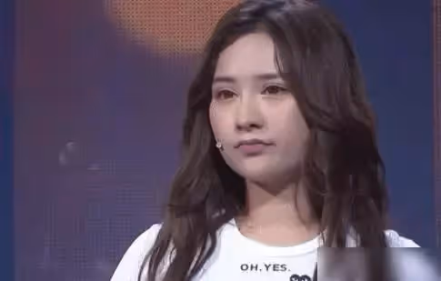 妹妹整容10次，只因嫉妒姐姐長得太美，不料姐姐登臺「驚豔所有觀眾」，主持人：確實該整