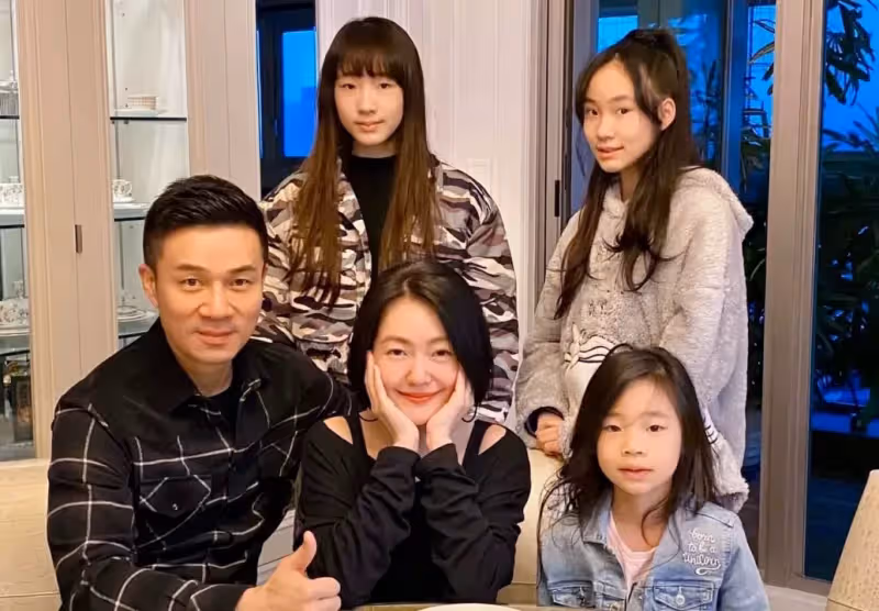 小S有福！倆女兒攜手拍大片「致敬自己跟大S」許老二身材出眾「再也不做小透明」：根本韓劇女主