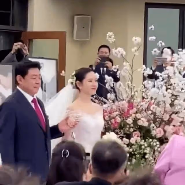 玄彬孫藝珍婚禮跳舞視頻被爆,熱舞后主動索吻惹新郎害羞