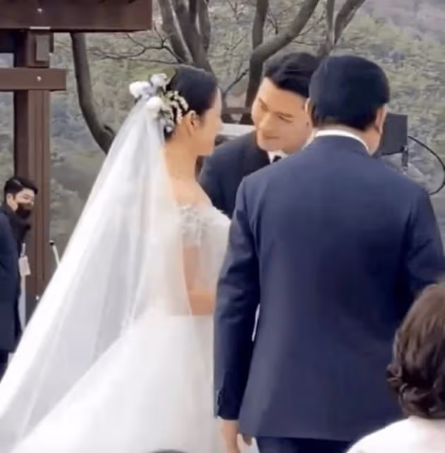 玄彬孫藝珍婚禮跳舞視頻被爆,熱舞后主動索吻惹新郎害羞