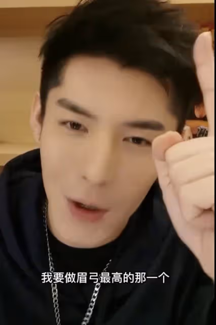 《香蜜》男星分享整容歷程，曾瘋狂填充面部，一口牙被吐槽像馬桶