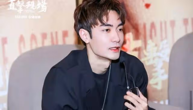 轉戰內地發展！前TVB小生曾疑因強吻港姐麥明詩，而遭公司炒魷魚
