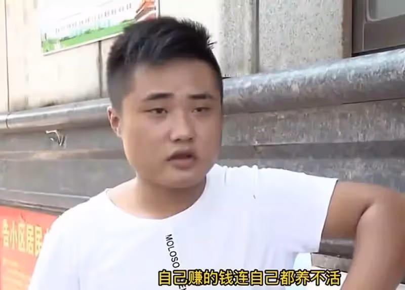 18歲兒媳生下女兒，41歲大姐當上奶奶，年紀輕輕抱孫，她卻一直悶悶不樂