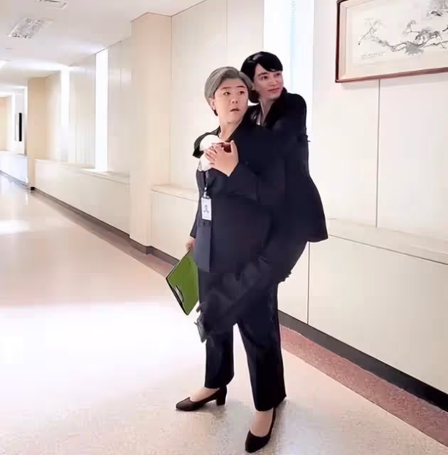 韓頂流影后好慘!親媽行騙13億她幫還債,傾家蕩產住破屋?