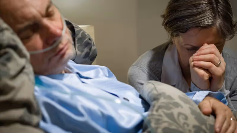65歲阿姨臥床後才明白：人到晚年「最親的人只有一個」　不是老伴也不是兒女
