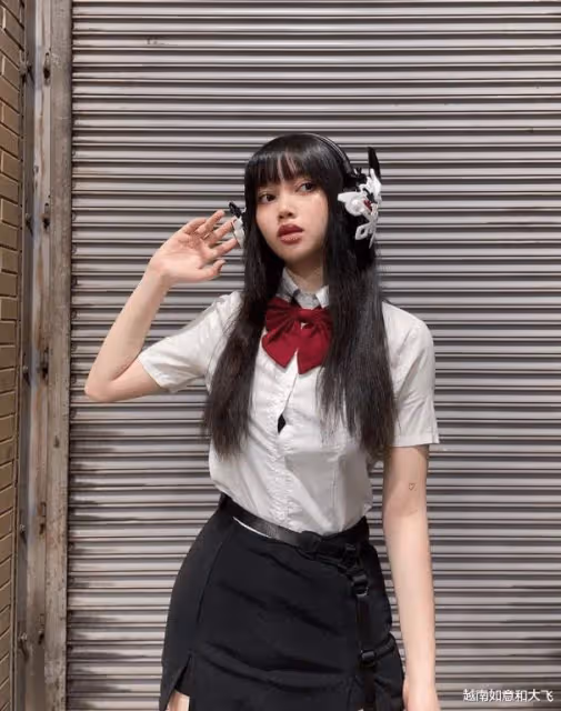 因神似韓國女團成員,堪稱「人間腿精」的菲裔網紅美女在網上被罵慘了
